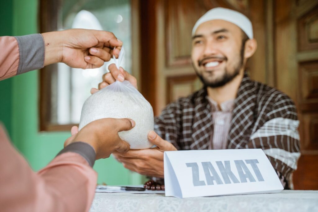 Zakat in Islam, A man donating rice to other man